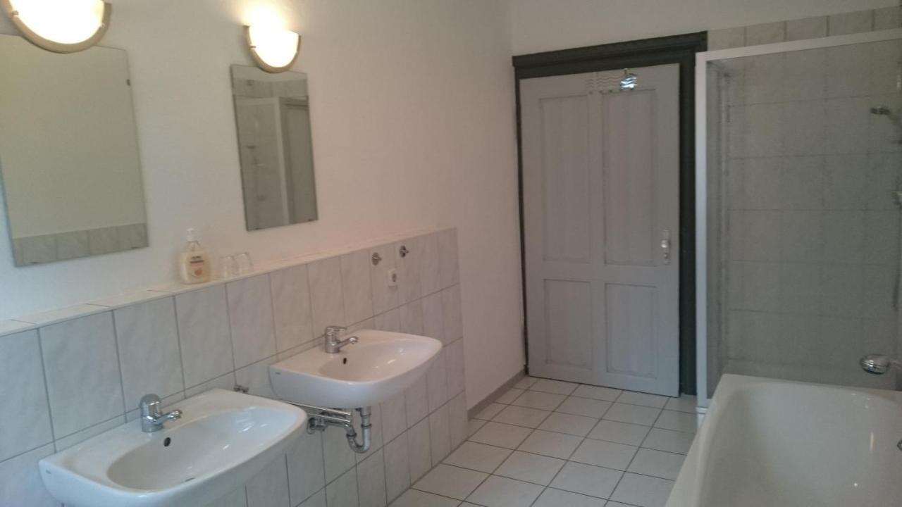 Gaststaette Und Pension Felsenthal Tabarz Exterior foto