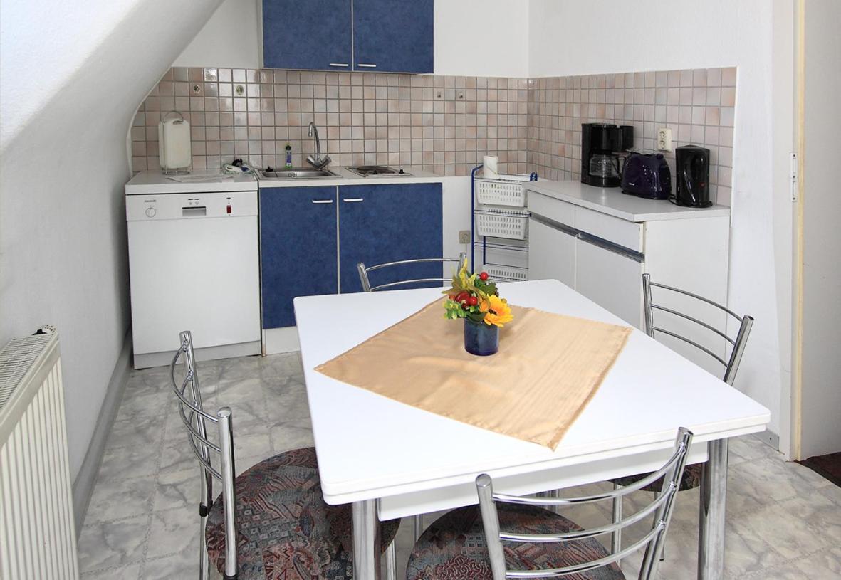 Gaststaette Und Pension Felsenthal Tabarz Habitación foto