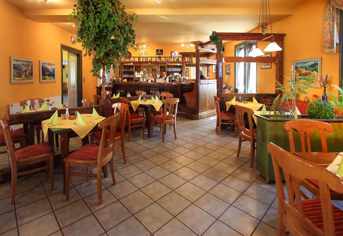 Gaststaette Und Pension Felsenthal Tabarz Habitación foto